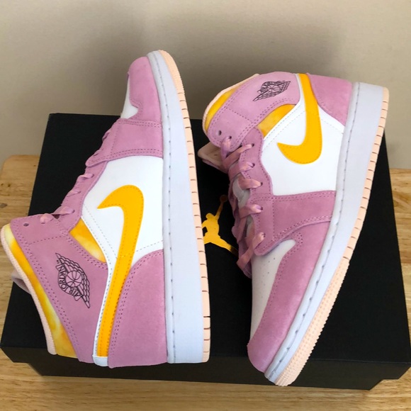💖💛NIKE AIR JORDAN 1 MID SE GS SNEAKERS💛💖 - Picture 6 of 11